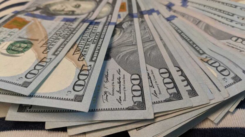 Konfiskata waluty: kiedy Ukraińcy mogą stracić euro i dolary