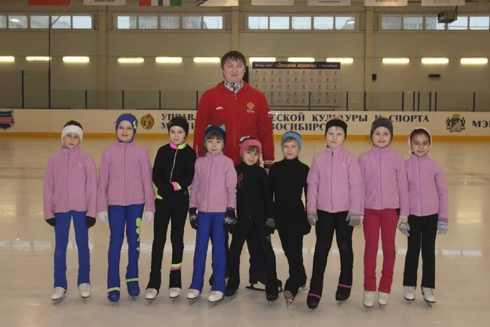 Die Mutter der 12-jährigen russischen Eiskunstläuferin beschuldigte den Trainer der Belästigung ihrer Tochter