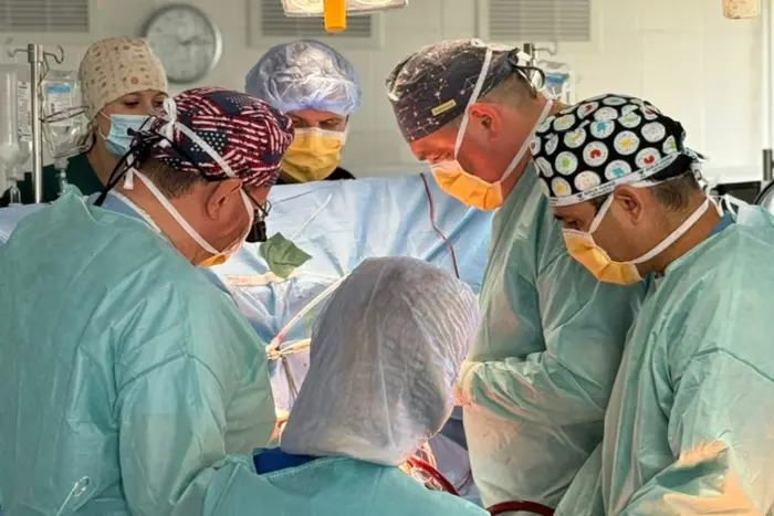 In Winnyzja führten Ärzte eine einzigartige Operation an einer Frau mit Herzfehlern und Krebs durch