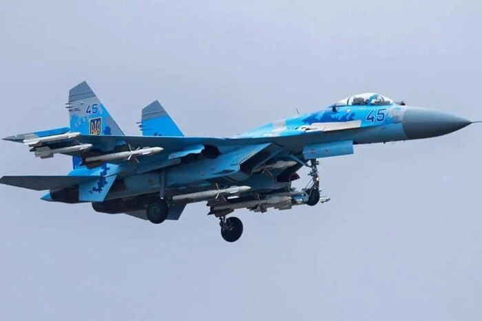 Die Luftwaffe hat den Kampfjet Su-27 verloren. Der Pilot konnte sich retten