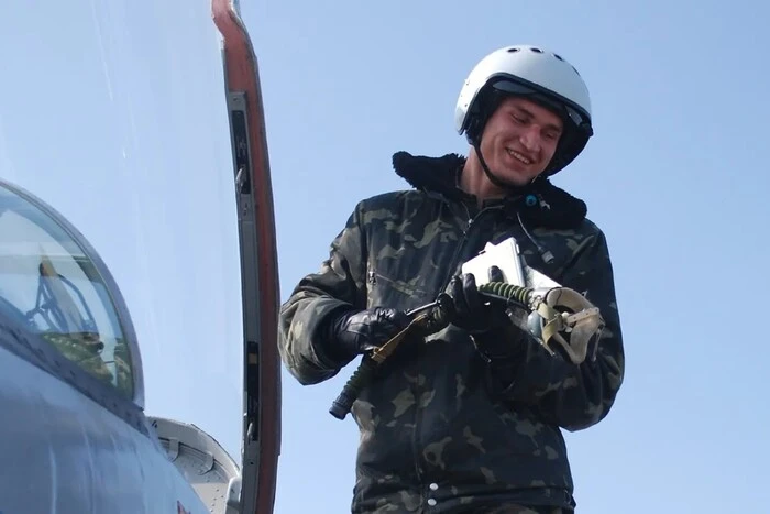 Зеленский присвоил звание Героя Украины погибшему пилоту F-16 Максиму Устименко
