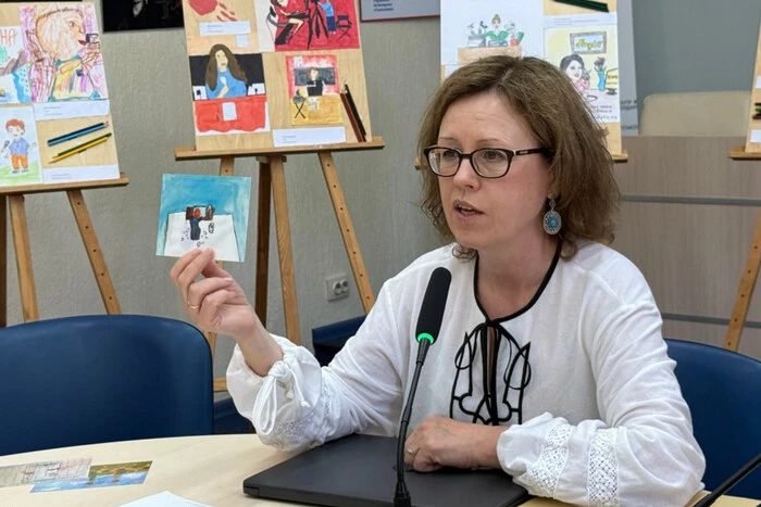 «Я – из семьи журналистов»: Национальный союз журналистов Украины представил серию открыток ко Дню журналиста