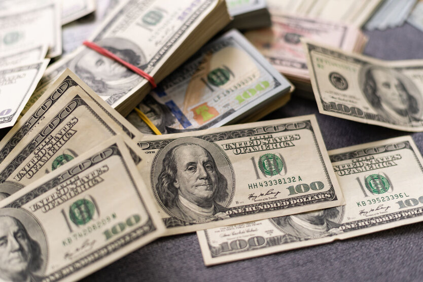 Der Dollar steht vor ernsthaften Veränderungen: Experten erzählen, was die Ukrainer erwarten können