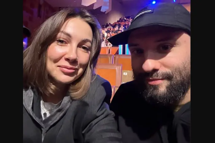 Humorysta Różowy rozwodzi się z żoną