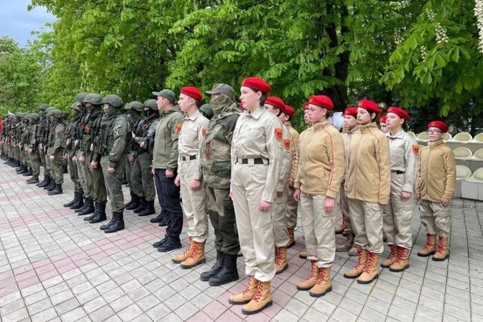 Росія планує створити військові табори для дівчат на окупованих територіях України – ЦНС