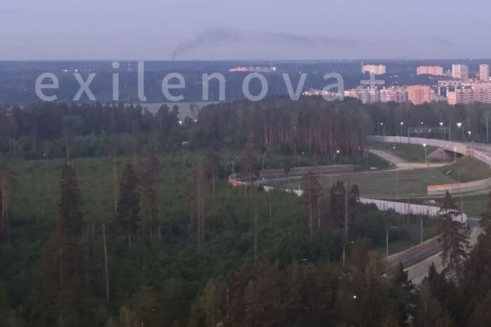 Atak dronów na RF: w pobliżu jednej z jednostek wojskowych unosi się dym