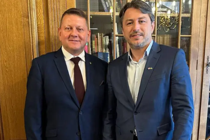 «Prityulivsiya». Netzwerk diskutiert Foto von Zaluzhnyi und Prytula