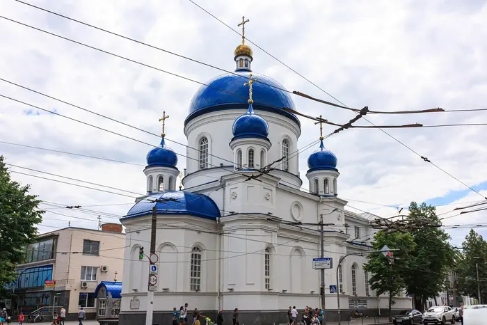Мапа з Україною та обозначенням парафій Московської церкви
