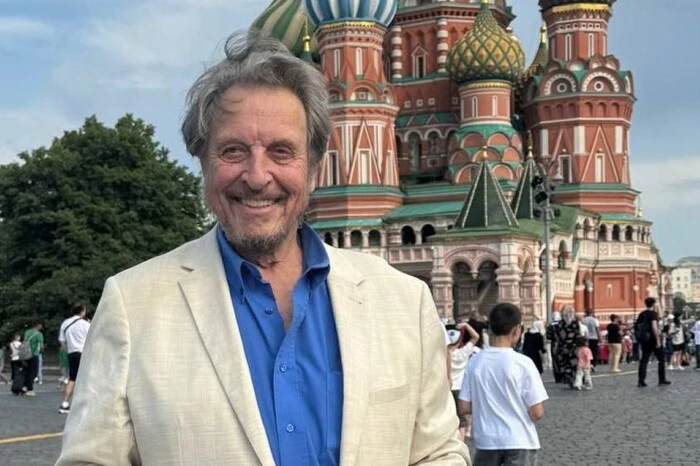 Батько Ілона Маска приїхав до Москви
