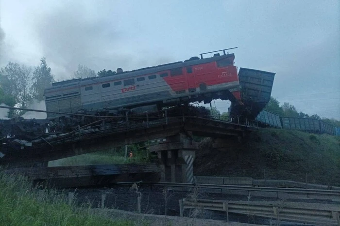 In Russland ist die zweite Eisenbahnbrücke innerhalb von 24 Stunden abgestürzt