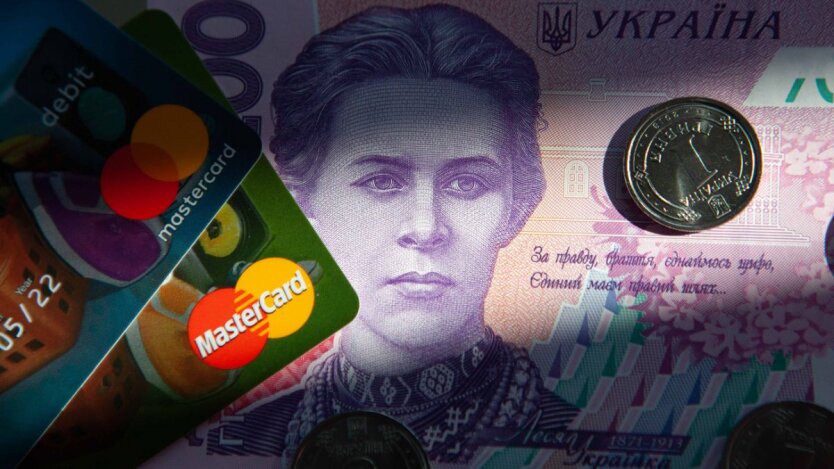 Überweisungen auf die Karte: Wer unter den Ukrainern die Steuer von 23% zahlen muss