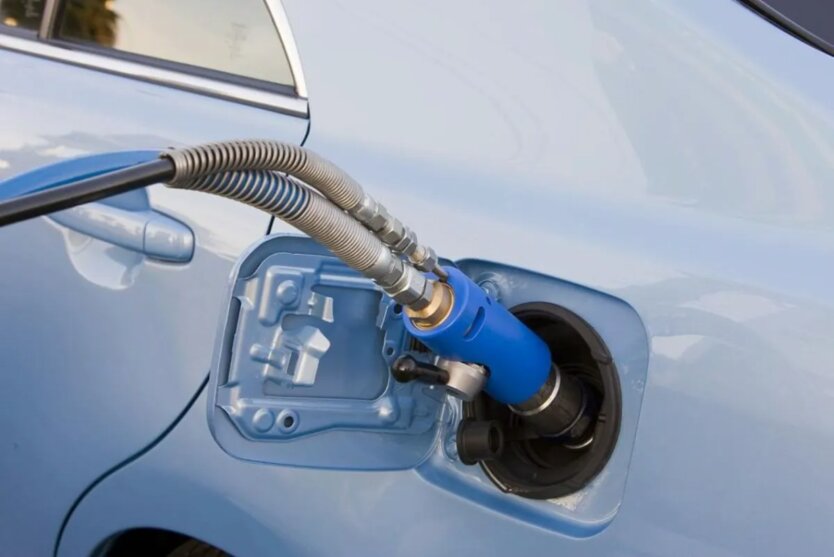 Ab 32 Hrywnja pro Liter: Ukrainern wurde gezeigt, wie sich die Preise für Benzin, Diesel und Autogas an den Tankstellen in Kiew unterscheiden